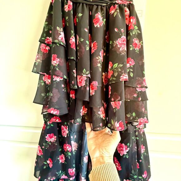 NWT Mac Duggal one-shoulder, high-low black gown with a red/pink floral print. - Picture 6 of 15
